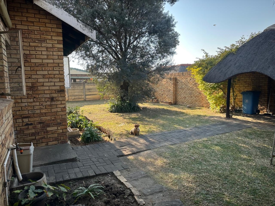 2 Bedroom Property for Sale in Oos Einde North West
